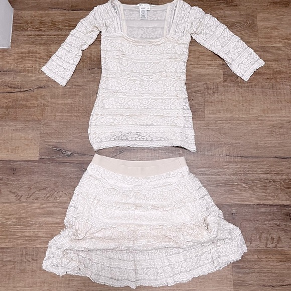 VINTAGE Max Studio Lacey Cream Blouse & Tiered Mini Skirt Set Size XS - Picture 14 of 14